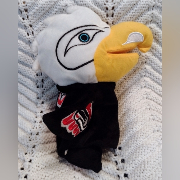 Native Explore Puppet Collection Talon The Eagle Puppet Native Northwest Canada - Picture 1 of 8
